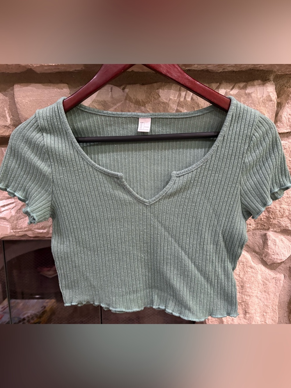 SHEIN Sage Green Ribbed V-Notch Lettuce-Edge Crop Top